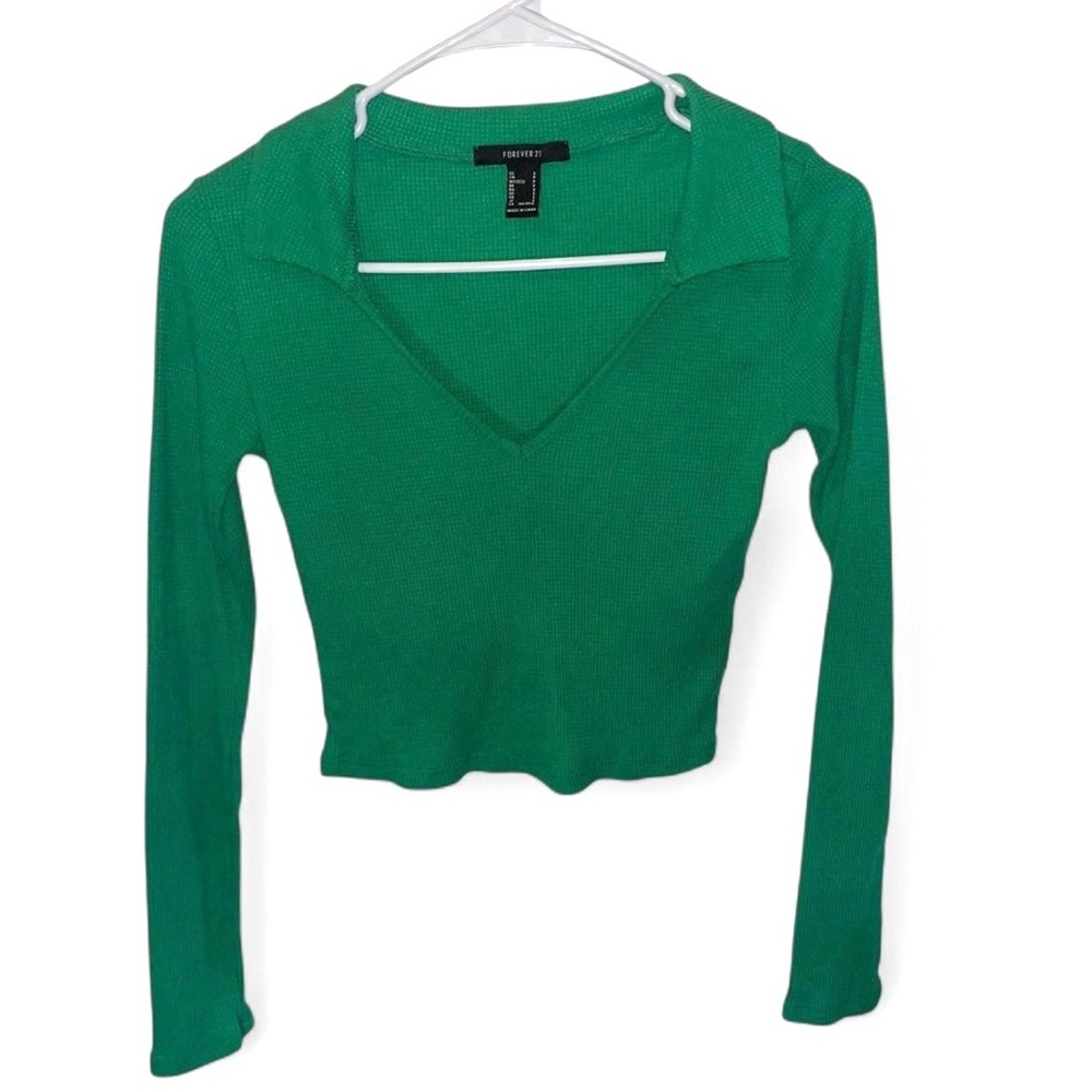 green v neck collared long sleeve top